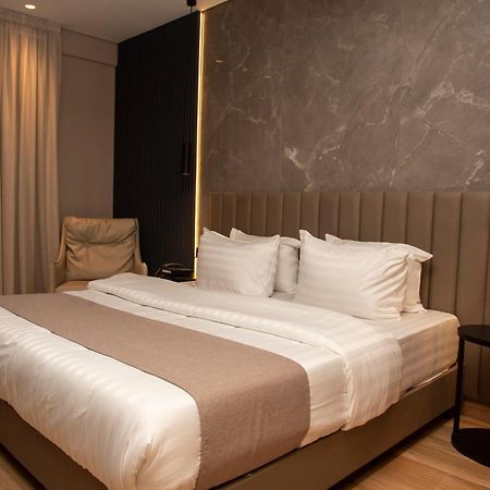 The Blowfish Hotel Lagos Bagian luar foto