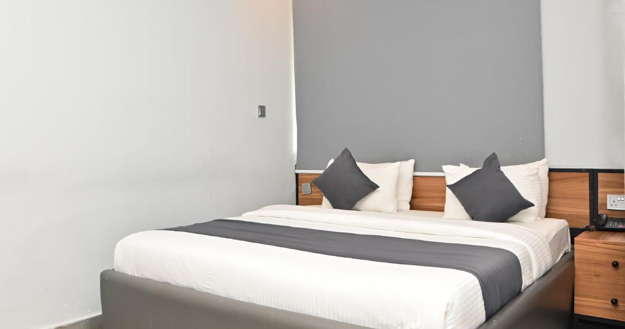 The Blowfish Hotel Lagos Bagian luar foto