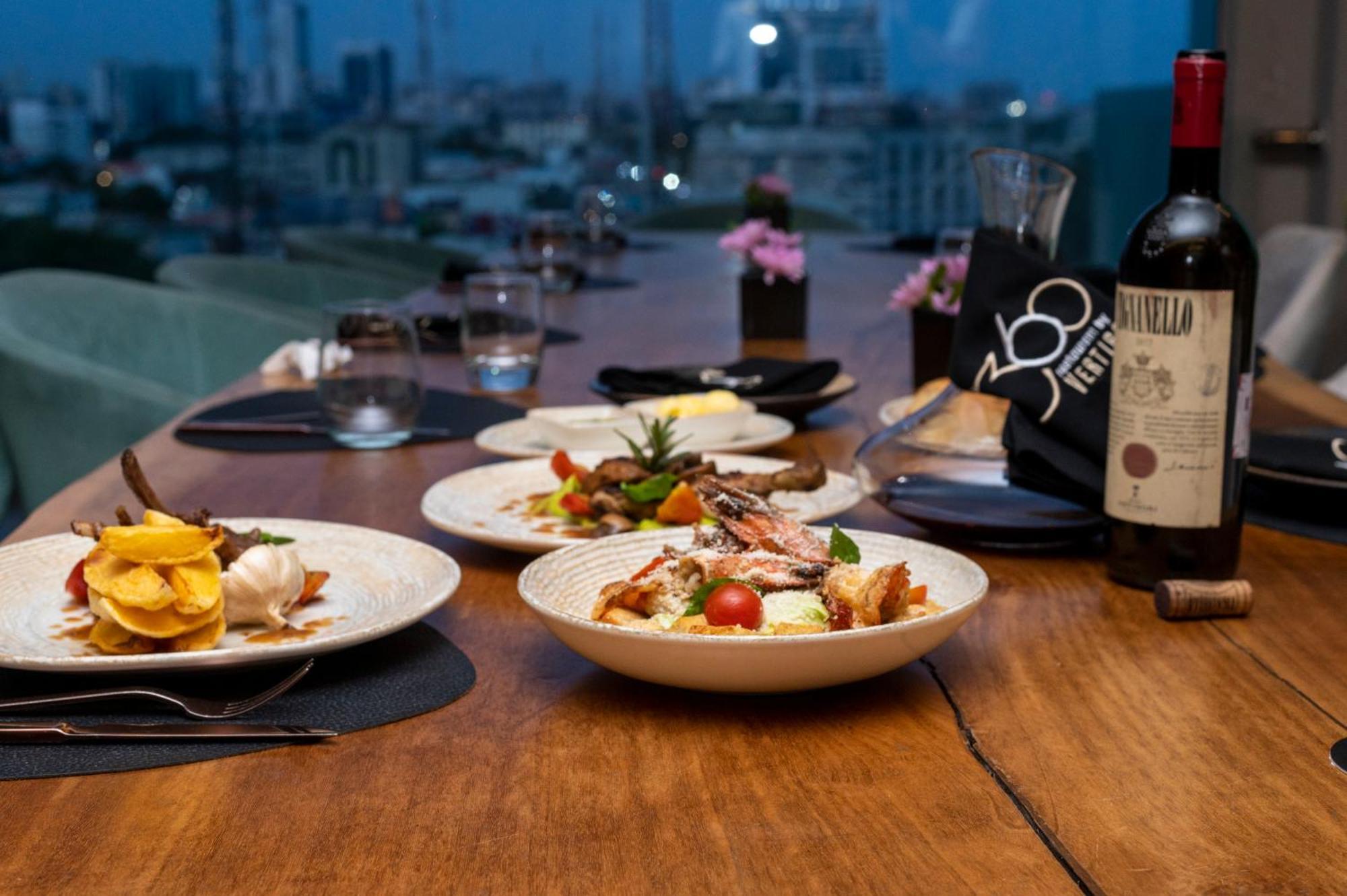 The Blowfish Hotel Lagos Bagian luar foto