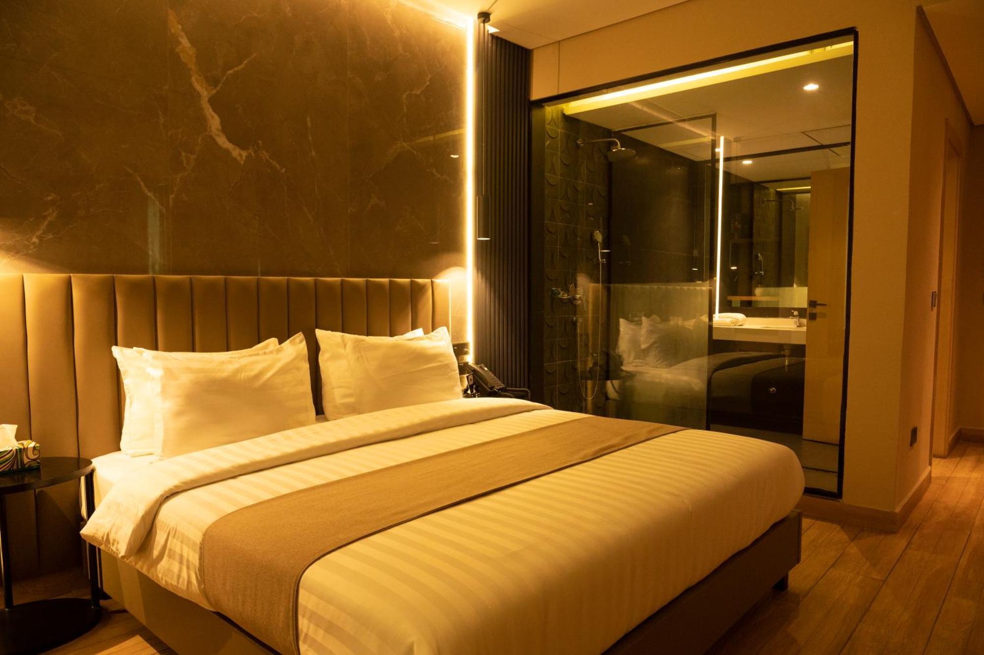 The Blowfish Hotel Lagos Bagian luar foto